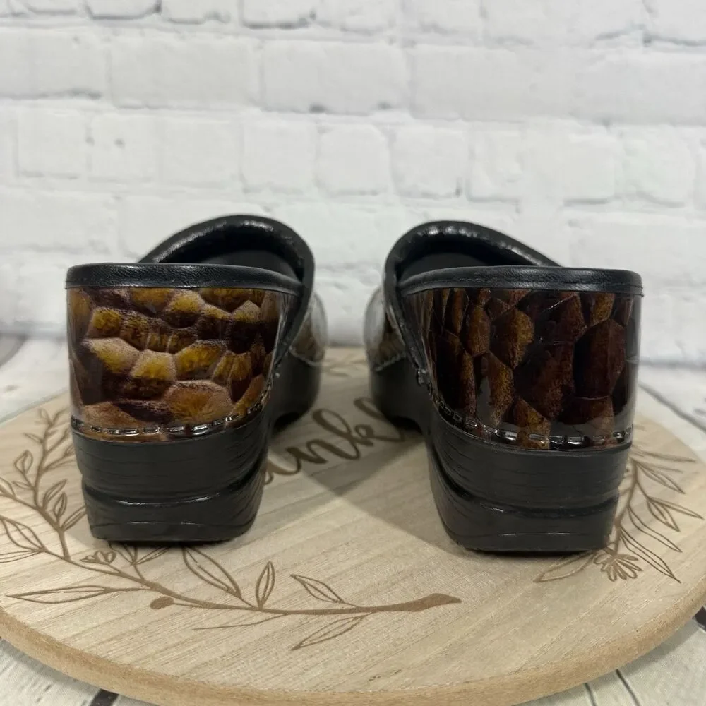 Dansko Sophie Clogs Women Size 36 Brown Mosaic Patent Leather Y2K Slip On Shoes